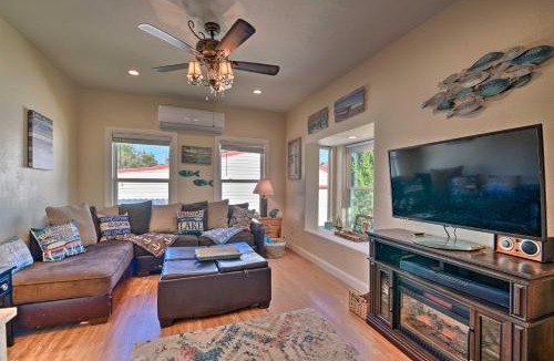 Granbury House | Steps to Lake! Charming Cabin: Pool Access & Decks