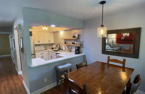 Chelan Condo | Steps to Lakefront Park. Close to Town, Waterslides, Wineries, and Golf Courses.