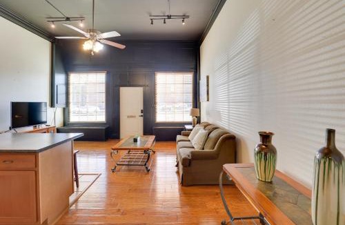Marshall Apartment | Steps to Restaurants & Shops! Dtwn Marshall Apt