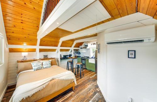 Newport Apartment | Steps to Sacheen Lake: Cute Studio Cabin w/Deck