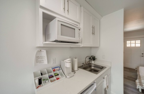 Soap Lake Apartment | Steps to Soap Lake: Studio Stay w/Patio!