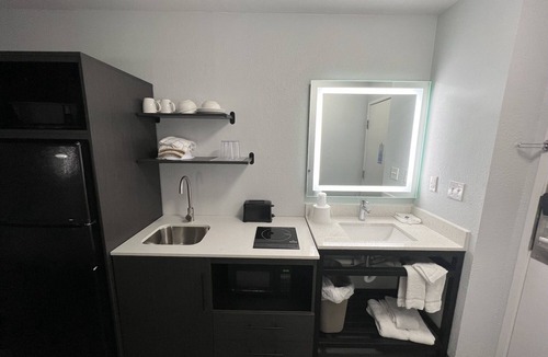 Altoona Hotel | Studio 6 Altoona, IA - Des Moines East