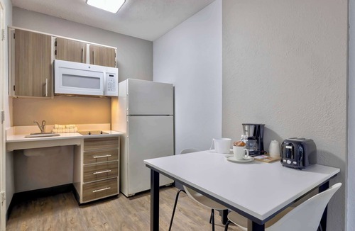 Park Central Hotel | Studio 6 Dallas, TX - North - Richardson
