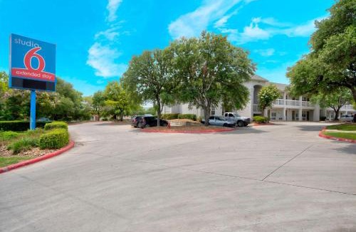 Wetmore Hotel | Studio 6 Extended Stay - San Antonio, TX - Six Flags