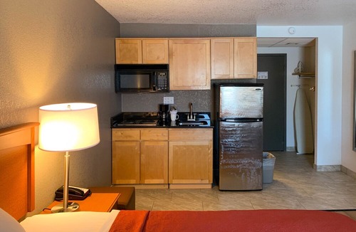 Highlands Hotel | Studio 6 Lincoln, NE - Airport