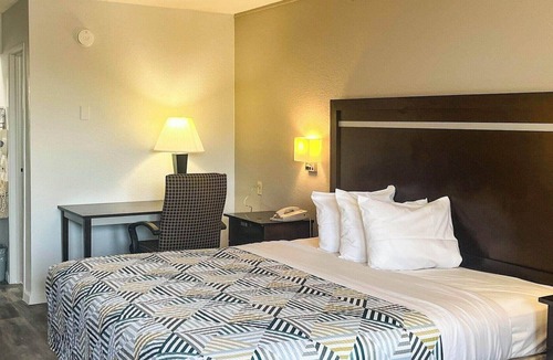 Dallas Hotel | Studio 6 Suites Dallas. TX - Loop 12 West