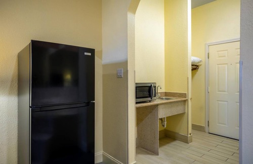 Pasadena Hotel | Studio 6 Suites – Pasadena, TX