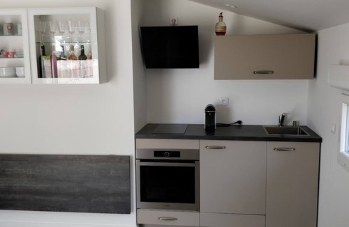 Croignon Apartment | Studio "À La Source De Croignon" with Private Terrace, Wi-Fi and Air Conditioning