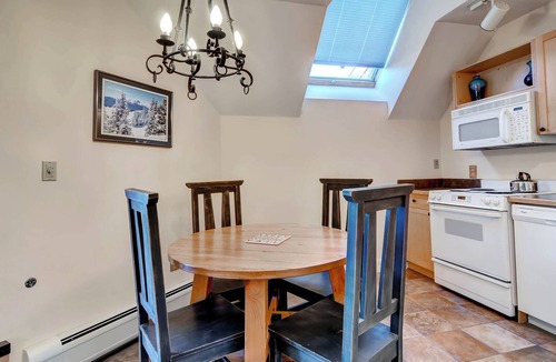 River Run Condo | Studio condo w/full kitchen Walk to the slopes Kids Ski Free