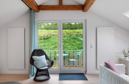 Endingen am Kaiserstuhl Apartment | Studio Apartment 'Engelsloft' with Balcony and Wi-Fi