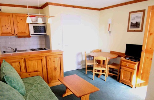 Eclose-Ouest Apartment | Studio Huez, studio flat, 4 persons