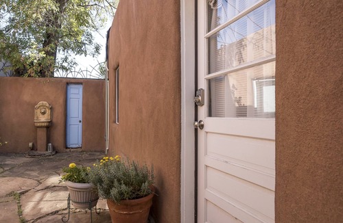 Downtown Santa Fe Apartment | Studio, incredible location & on-site parking! Short walk to Plaza & Railyard.
