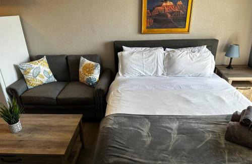 University Heights Apartment | Studio wBalcony - Near Nob Hill, UNM & downtown