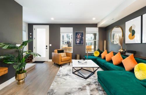 West Colfax House | Stunning 3BD 3.5 BA - 10 Min to Downtown! Garage!