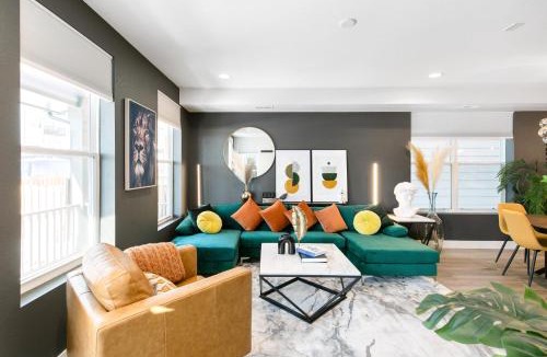 West Colfax House | Stunning 3BD 3.5 BA - 10 Min to Downtown! Garage!