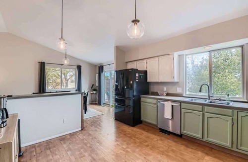 Broomfield House | Stunning 4 BDR Fully Furnished Home in Broomfield
