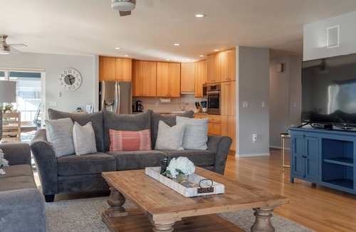 Manson House | Stunning 4BR Home in Manson with Lake Views, Private Pool and Hot Tub!