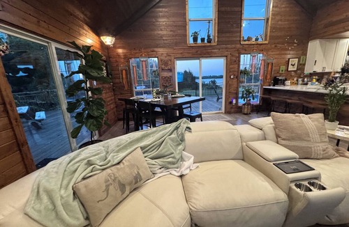 Westminster House | Stunning and private lake front sunrise and sunset views!