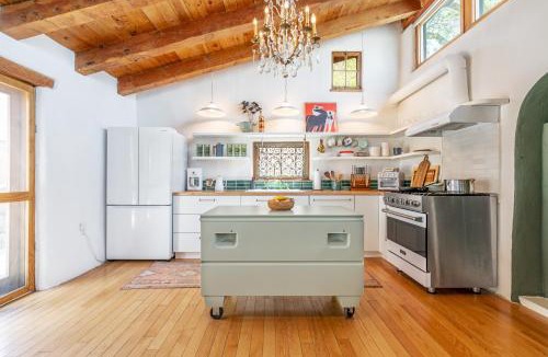West Manhattan House | Stunning Artful Adobe - Super Walkable Location - Cozy and Comfortable