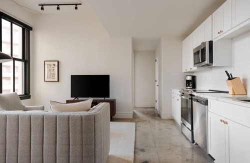 Downtown San Antonio Condo | Stunning Downtown Condo with City Views, Near Riverwalk & Alamo