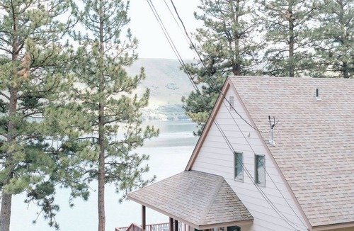 Joseph House | Stunning lake house with private dock