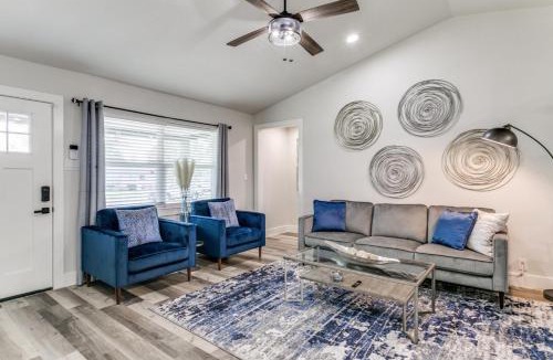 Farmers Branch House | Stunning Modern Contemporary4BR Home Near Galleria