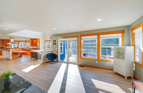 Big Lake House | Stunning Mount Vernon Home w/Big Lake Views!