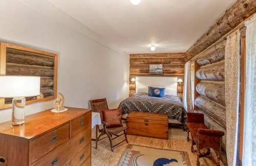 Gold Hill House | Stunning Mountain Views from Private & Tranquil Tudor Log Home
