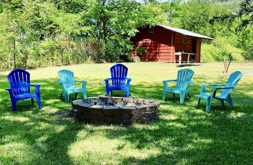 Leakey House | STUNNING Private Frio River! Ping Pong, Guest Cabin, Rope Swing, Kayak Heaven