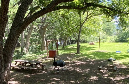 Leakey House | STUNNING Private Frio River! Ping Pong, Guest Cabin, Rope Swing, Kayak Heaven