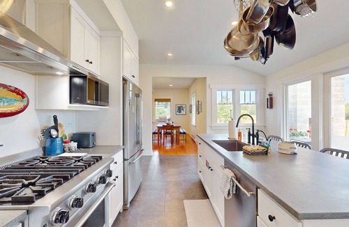 Vashon Island House | Stunning restored farmhouse with firepit, deck and loungers & gas grill