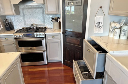 Fort Madison House | Stunning River Views + Rooftop Deck- Luxury Home for Families & Groups