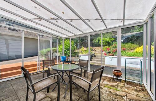 East Lake Hills House | Stunning Sammamish Lake View Home near Weowna Park