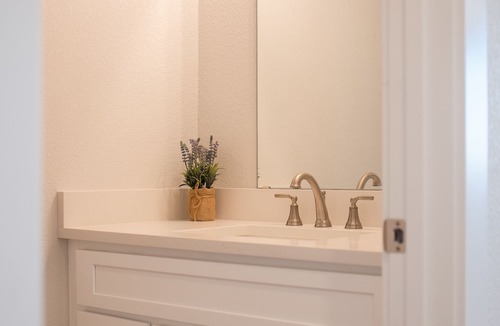 Greeley House | Stunning Townhouse with garage! Central, Cozy, Close to Parks