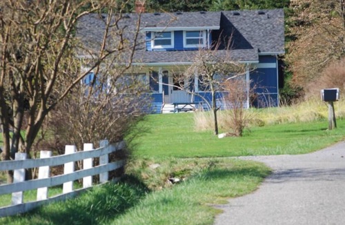 Eastsound House | Stunning views, 6-Bedroom Farmhouse with beach access and mooring