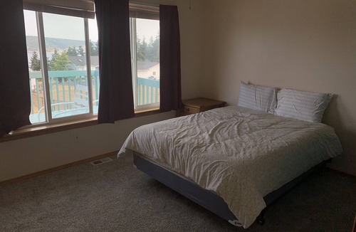 Diamond Point House | Stunning views, beach and hiking access, spacious