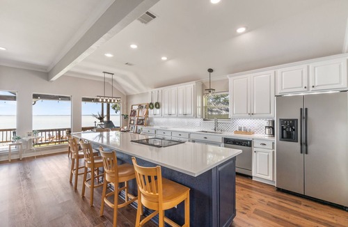 Mabank House | Stunning Views - Infinity Firepit Deck - Dock