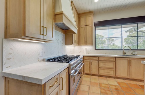 Paluxy House | Stunning Views! Luxurious & Secluded Glen Rose Gem