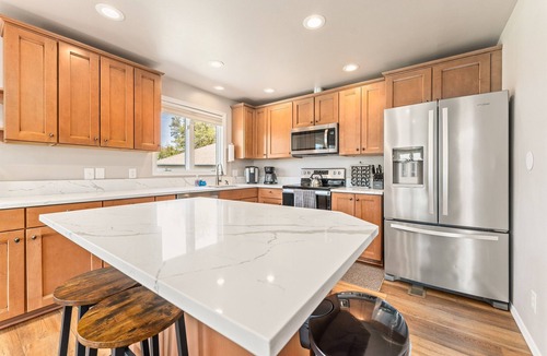 Wapato Point House | Stunning views, private hot tub, walk everywhere