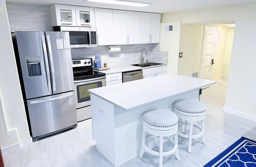 Dupont Apartment | Stylish 1-bedroom, 1-bathroom, perfect for up to 4 guests,Fully equipped kitchen