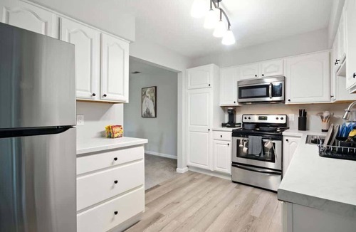 Bloomington Apartment | Stylish 2BR Loft, Near ISU, Hospitals & Downtown