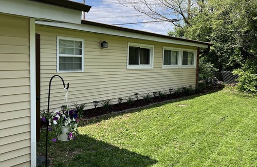 Airport Township House | Stylish 3br 2 bath close to downtown, the airport, and freeways.