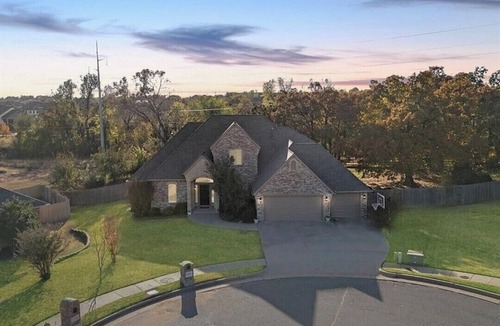 Edmond House | Stylish 3BR Retreat + Office and Private Pool in Edmond