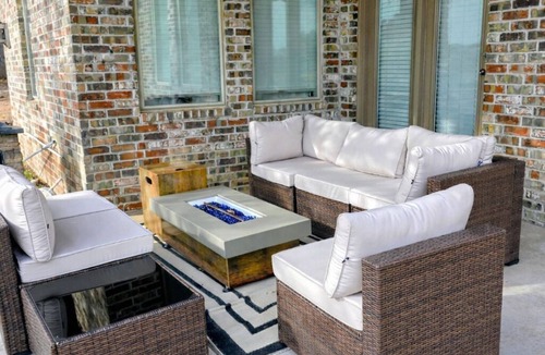 Edmond House | Stylish 3BR Retreat + Office and Private Pool in Edmond