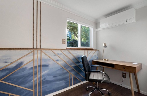 Mid-Beacon Hill House | Stylish Beacon Hill 3BR, close to Groceries & Parks, by Blueground