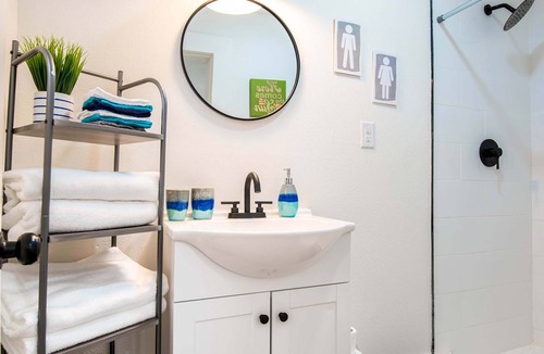 El Paso Apartment | Stylish Charming Guesthouse in Central El Paso Edit