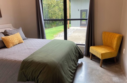 Mount Vernon Cottage | Stylish Cottage located in downtown Mount Vernon!