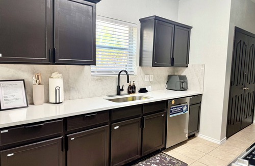 South Arlington House | Stylish home II > Entertainment District> AT&T stadium, Six Flags & UTA