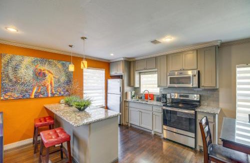 South Central Houston Apartment | Stylish Houston Condo with Bright Outdoor Area!