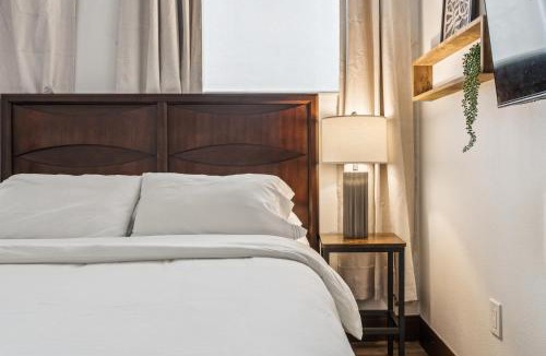 Cedars Apartment | Stylish Loft 5 Min to Downtown No 212